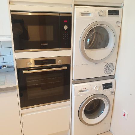 London Luxury Spacious 2 Bedroom Apartment 4 Mins From Ilford Stn. Free Parking Exterior photo